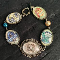 Harry Potter Hog warts Four College Badges Bracelet