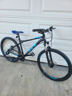 GT Mountain Bike Size medium