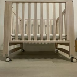 Convertible, Portable Mini Crib + Mattress/Protector/x3 sheets