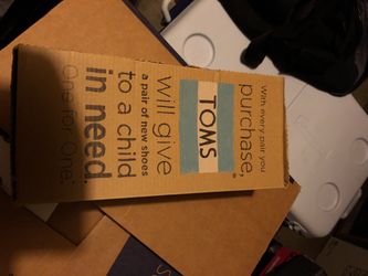TOMS size 8 Womens