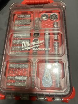 Milwaukee ratchet and socket pack out