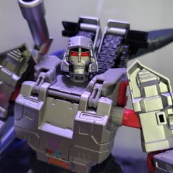 Legends LG-13 MEGATRON with Upgrade KIT DX9