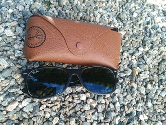 Ray-Ban Wayfarer Sunglasses with Case