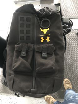 The rock UNDERARMOUR 