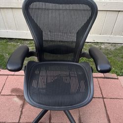 Herman Miller Aeron Chair Size B