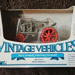 Vintage Vehicles McCormick-Deering Farmall Tractor - 1:43 Scale