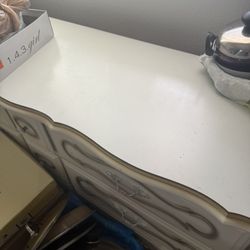 Vintage Dresser Off-WhiteWith Gold Accent