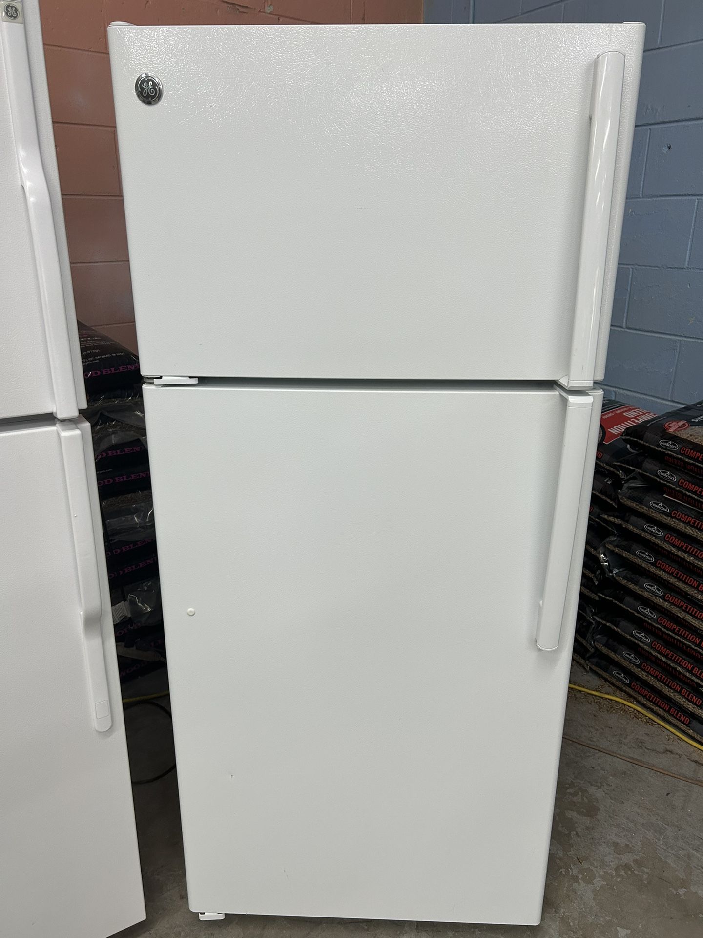 Like New 16 Cu Ft Refrigerator 