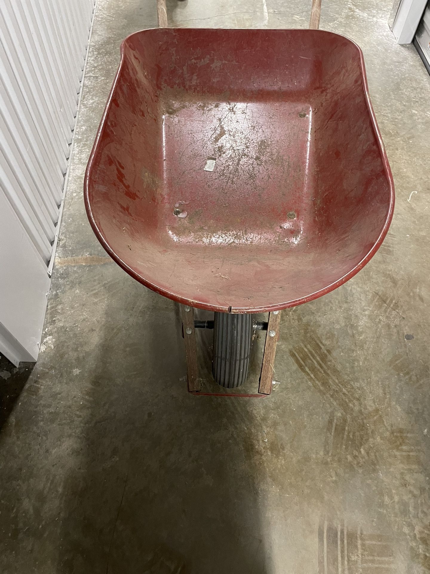 Wheel barrel