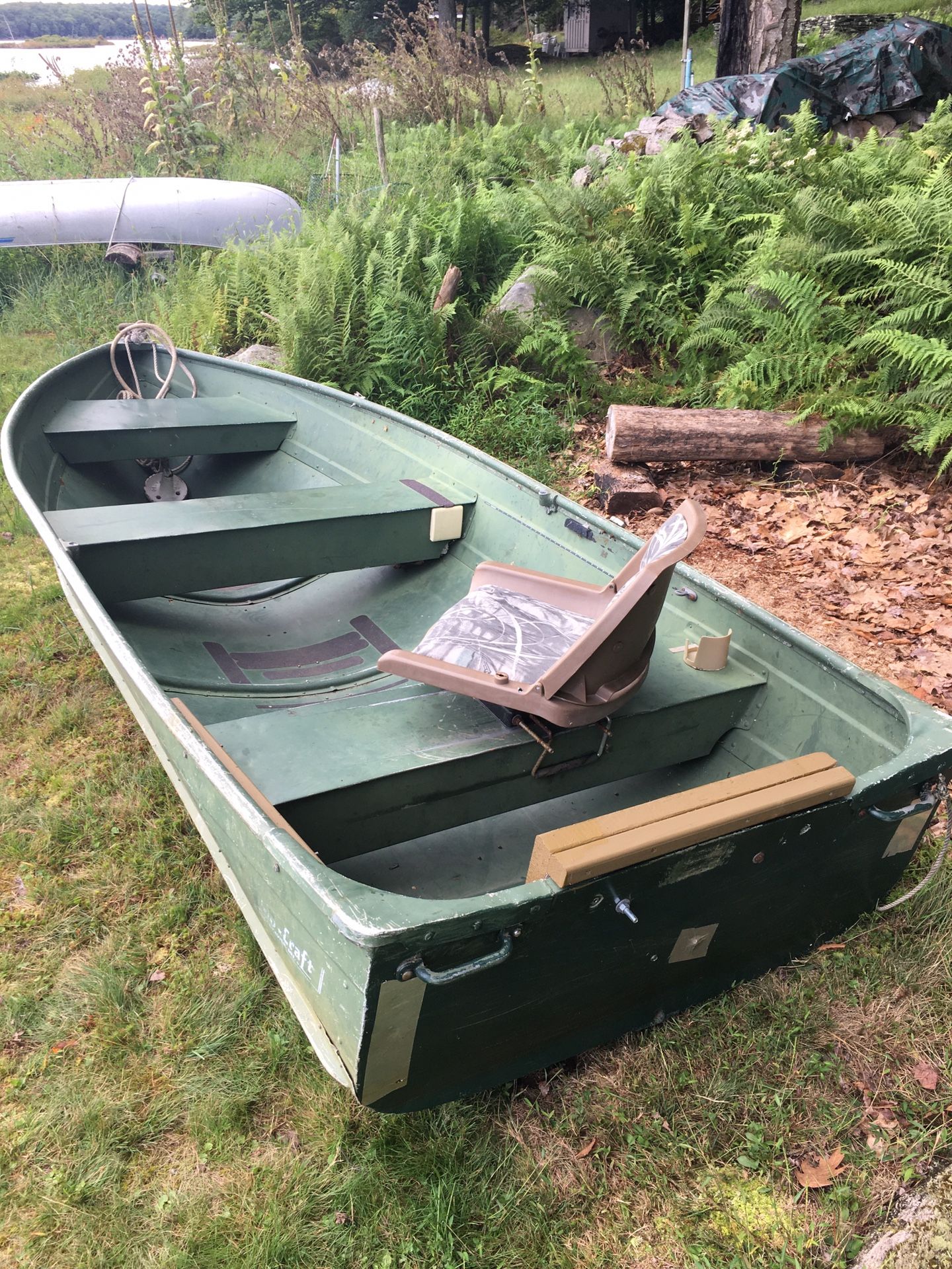 Boat,12’ Aluminum v hull fishing boat