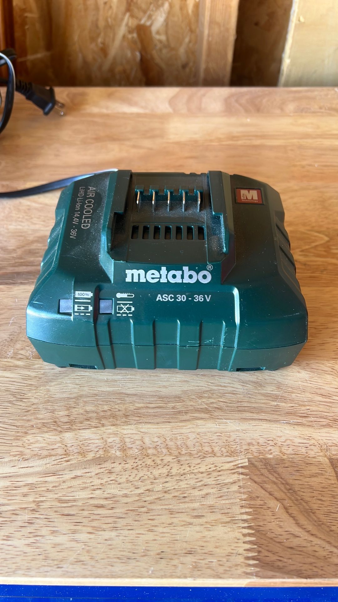 Metabo Air Cooled LiHD 14.4V - 36V Battery Charger