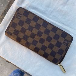 Louis Vuitton Zippy Wallet 