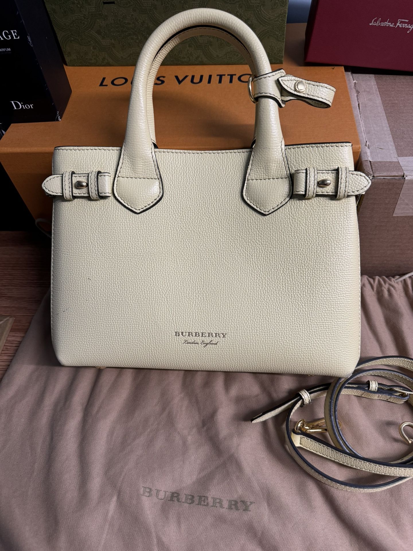 Burberry Purse Send Me Offers For It if It’s A Good Offer, I Will Lower The Price For You