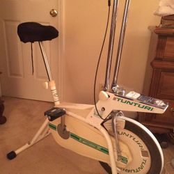 Exercise bike (delivery available)
