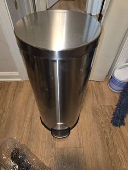 Trash can