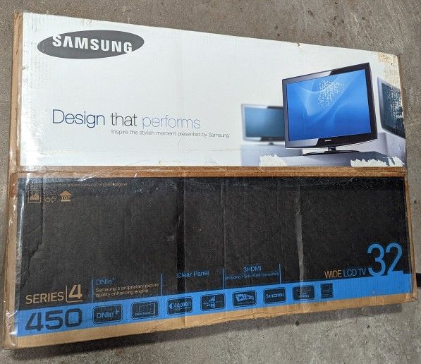 Samsung LN32C450 32" 720p HD LCD Television [NO STAND]