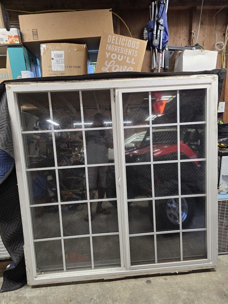 60 X60 Vinyl Widow
