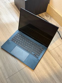 ASUS ZenBook 14" OLED i5 8GB 256GB SSD USB-C Charger Included *minor scratches*