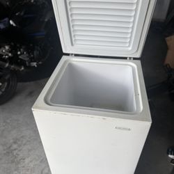 Deep freezer