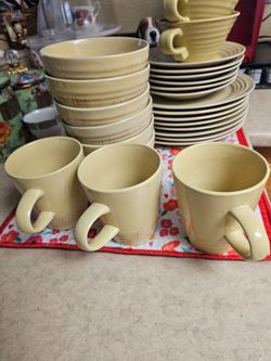 24 piece of dish wear in good fair condition Used  Pick UP ONLY serious buyers please asking $20.00 live on road 26 n club drive next to amtrak train 