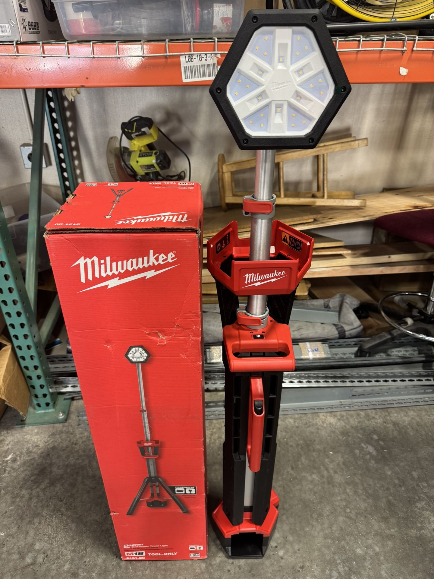 Milwaukee M18 18-Volt Lithium-Ion Cordless Rocket Dual Power Tower Light (Tool-Only)
