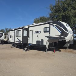 5TH WHEEL TOY HAULER FOR SALE ONLY 35K