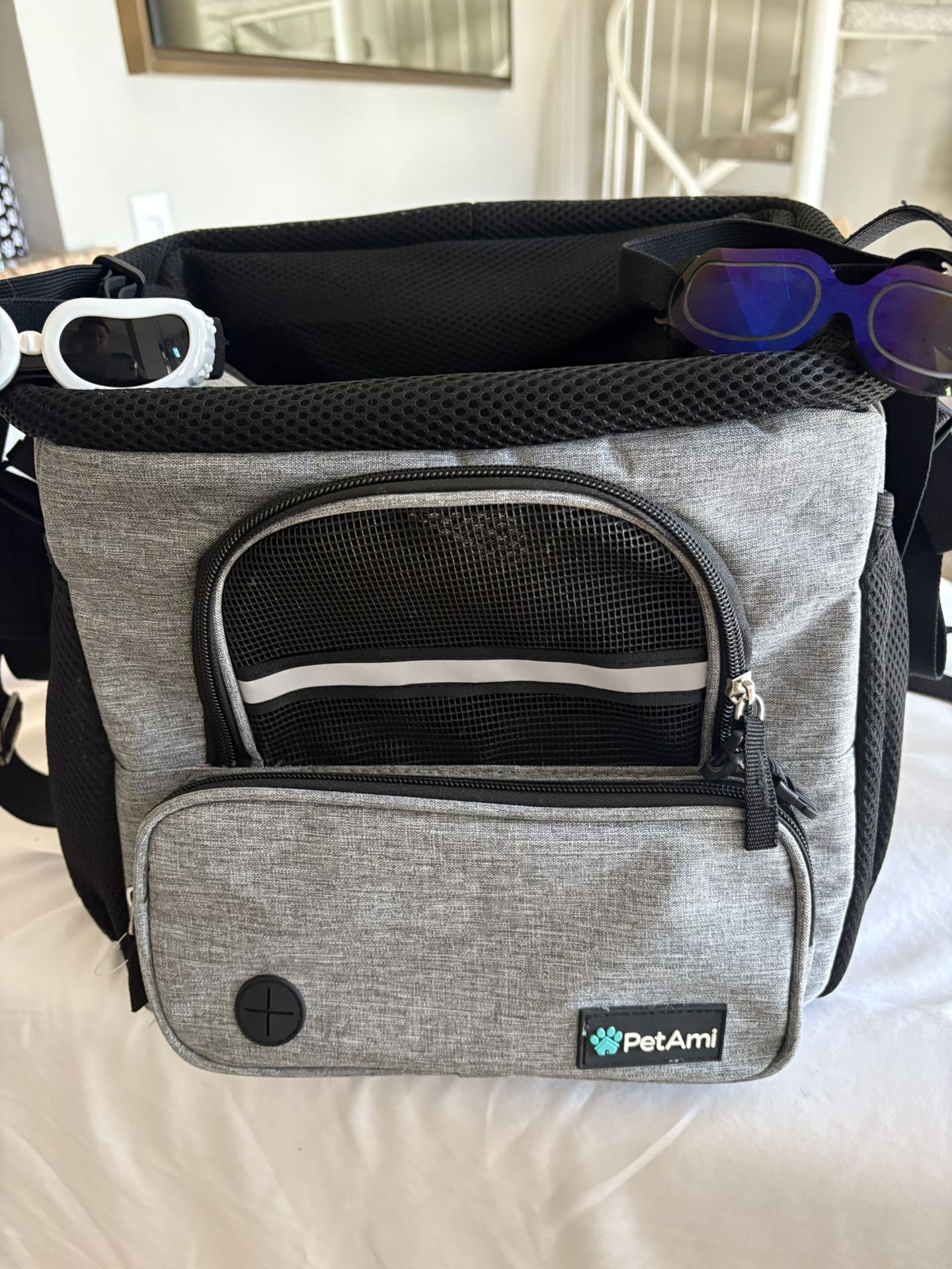 Pet Backpack With 2 Pairs Of Sunglasses 😎 