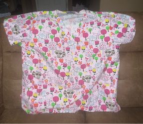 2x women’s Scrub top