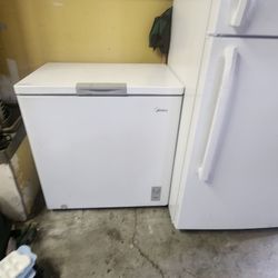 Midea 7.0 Cu. Ft Chest Freezer with Removable Storage Baskets