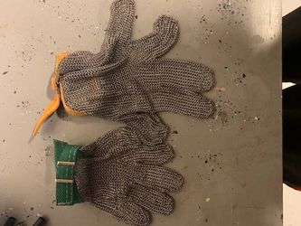 2 pairs of safety metal mesh cutting gloves