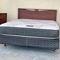 Set queen size mattress and box spring