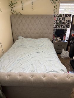 Tufted Upholstery Queen Bed Set