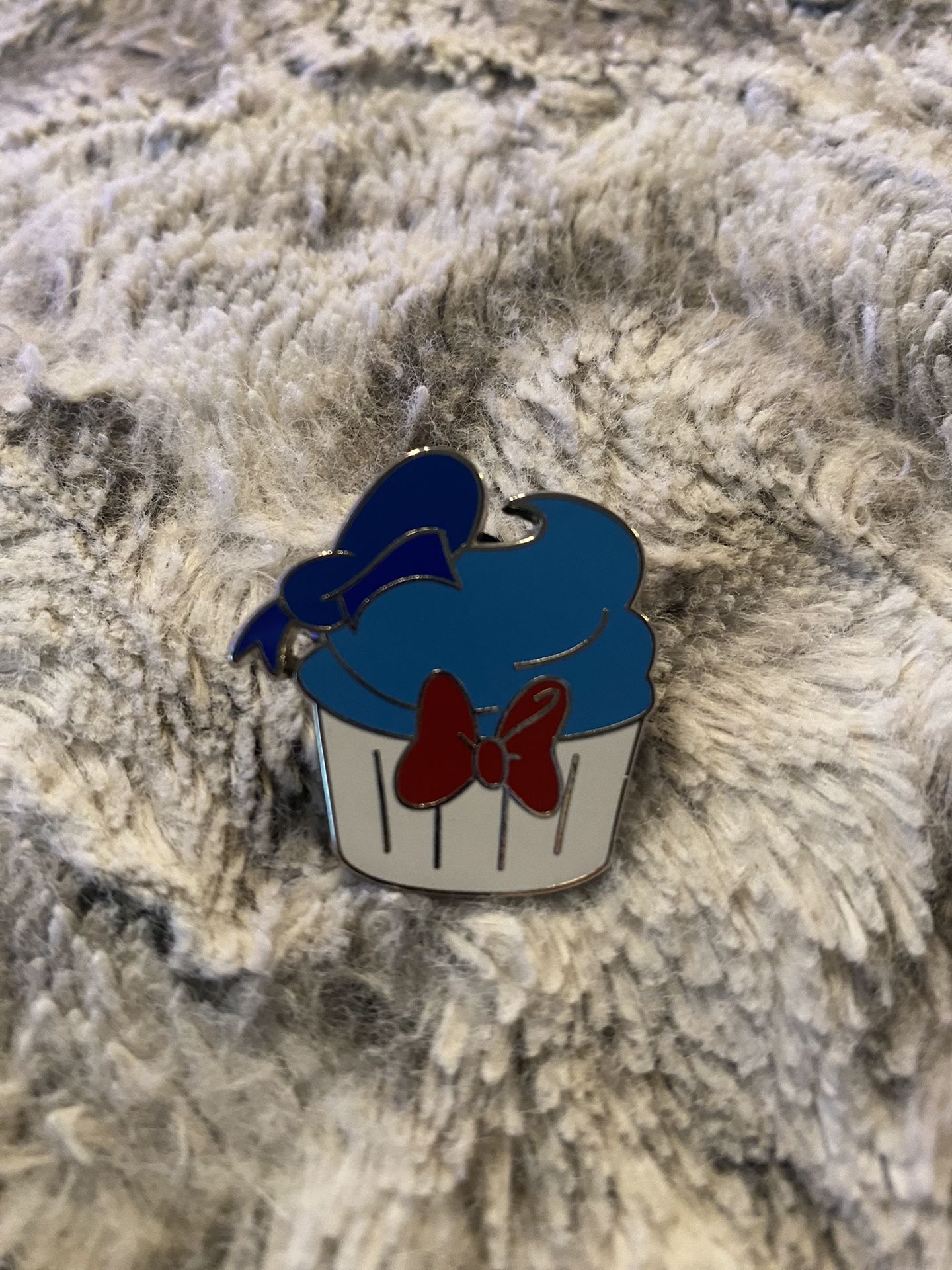 Disney Donald Duck Cupcake Collectible Pin 