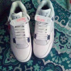 Brand New Retro 4s Air Jordan Asize 9 