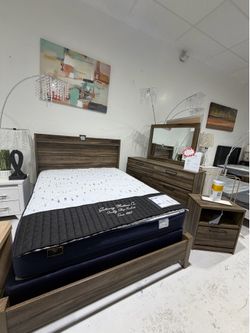 Brown Elbrim Queen Bed Set DISPLAY SALE
