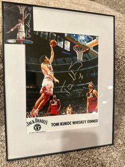 Signed Toni Kukoc poster and card