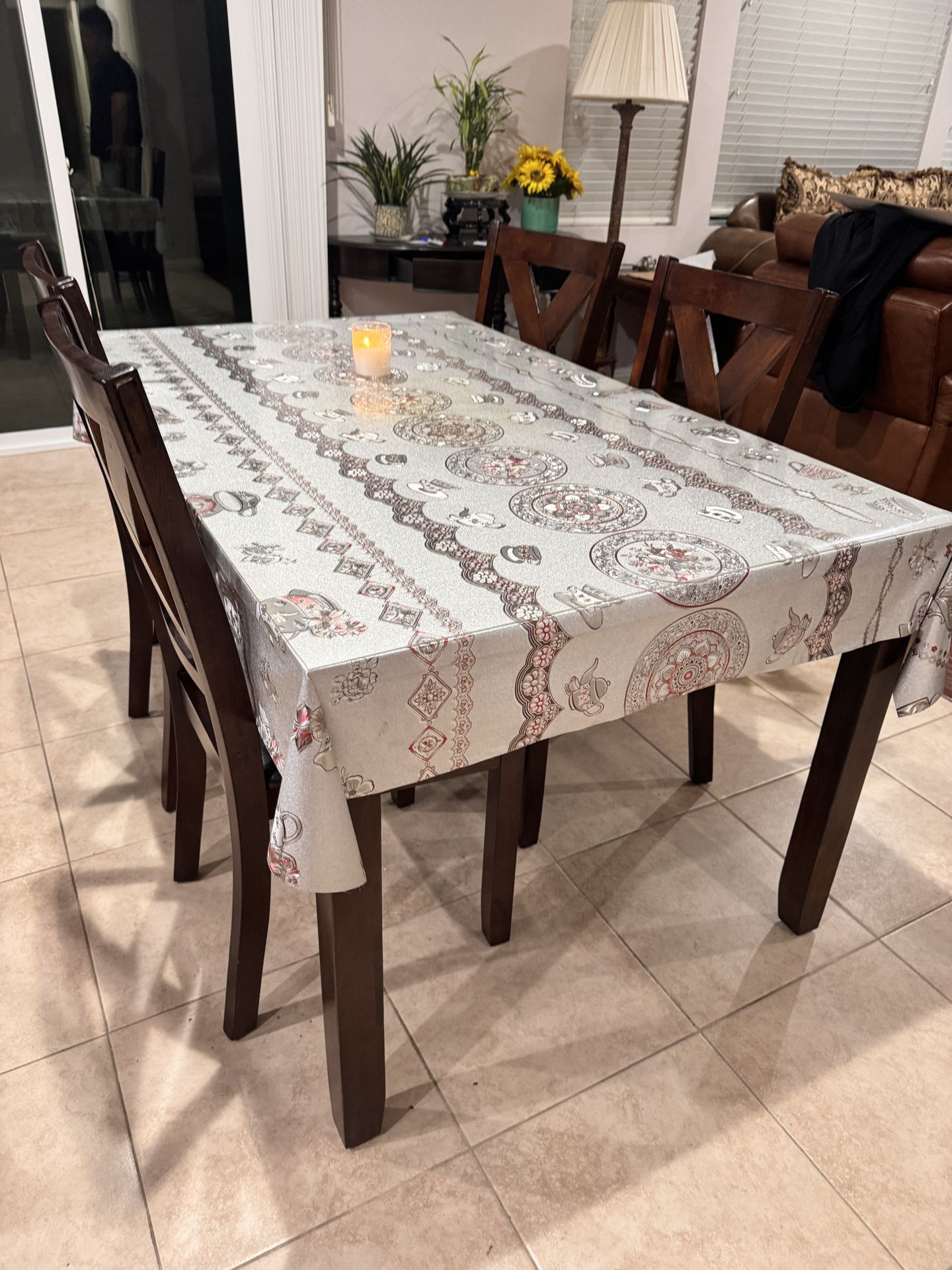 Dinning Chair With 4 Chairs 