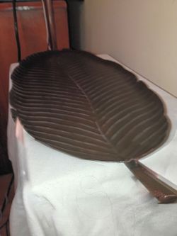 BROWN METAL LEAF HOLDER RETIRED