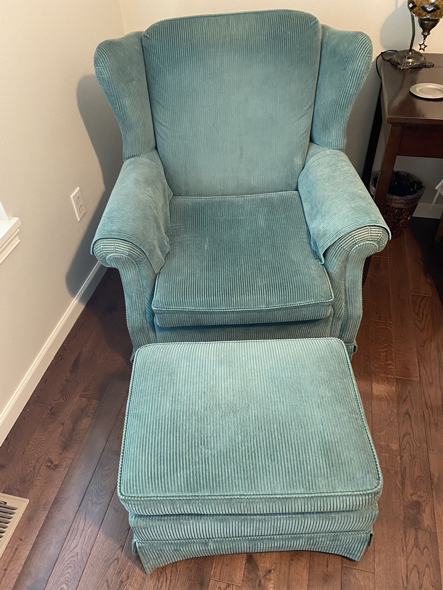 Free Rocker Recliner with foot Rest