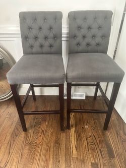 Set of 2 Gray Tufted Bar Stools