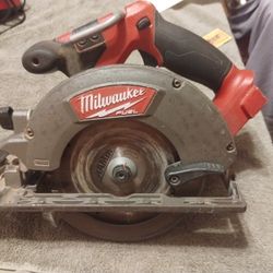 Milwaukee fuel skill saw