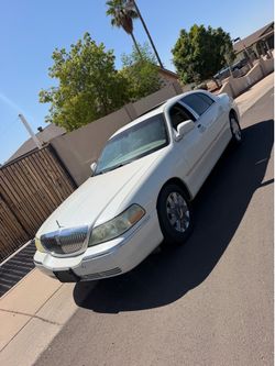 2005 Ford Lincoln town car