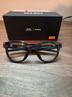 Oakley Meta Glasses with box