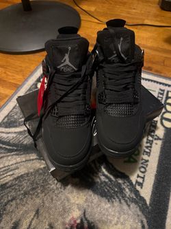 Black cat 4s 7.5