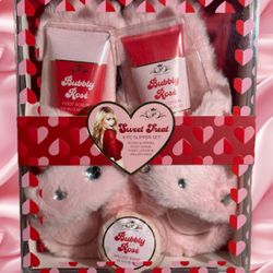 NEW 4-Piece Plush Slipper Set