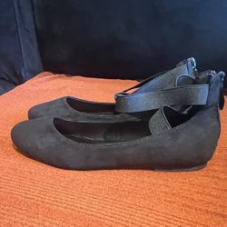 Black 7.5 Ankle Strap Flats