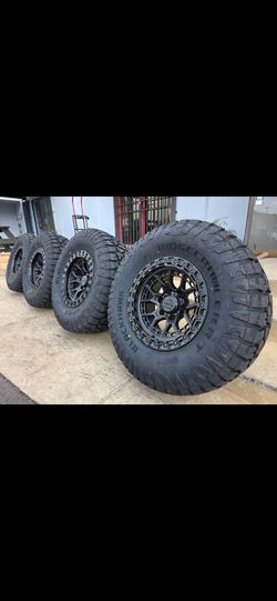 17" LOCK Commando rims wheels w- 33" RT tires