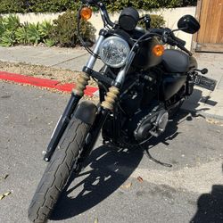 2022 Harley Davidson Iron 883 ++LESS THAN 400 Miles***
