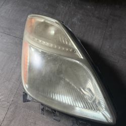 2nd Gen Base Model Toyota Prius Headlights Passenger Side 