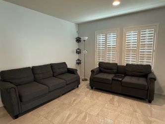 Couches - 6 seats with charging station
